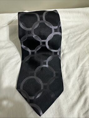 Kenneth Cole Reaction Black Tie with Tonal Circular Pattern